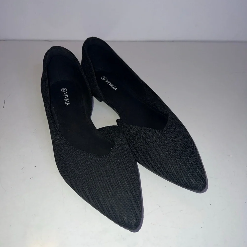 - Women's Black Flats